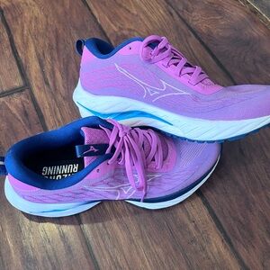 Mizuno Women's wave inspire 20 Running Shoes size 8 like new